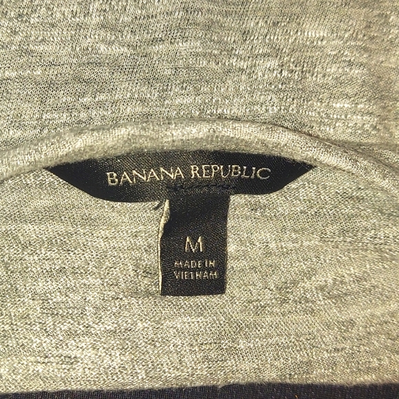 Banana Republic "Rain Rain Go Away" Scoop Neck Verrigated Gray Tee M - Picture 7 of 7